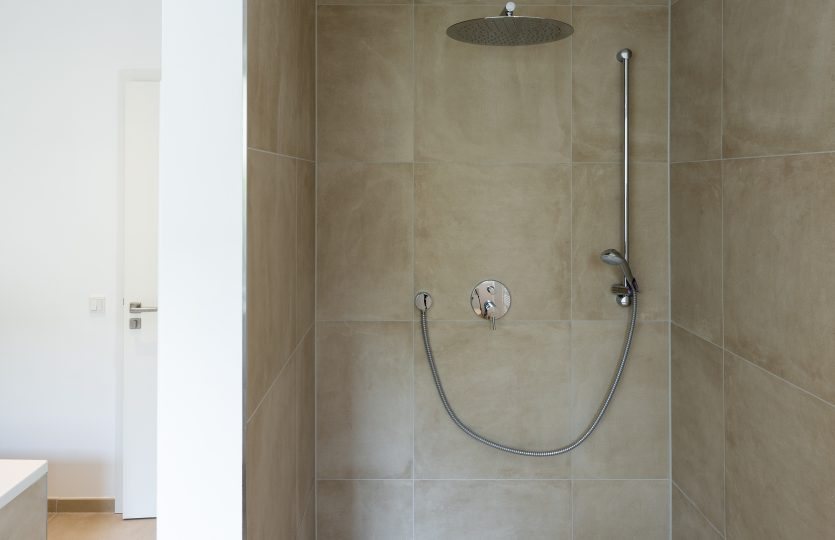 Bodengleiche Dusche mit Regenbrause