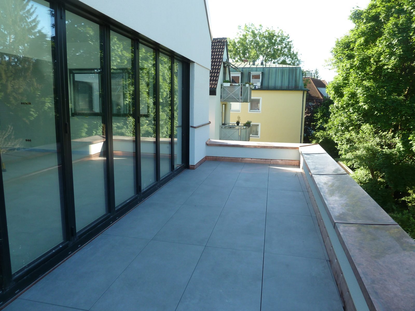 Fertig abgedichtete Dachterrasse mit Kupferabdeckung